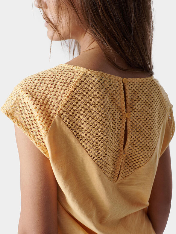 T-shirt with lace accent on the back - 6