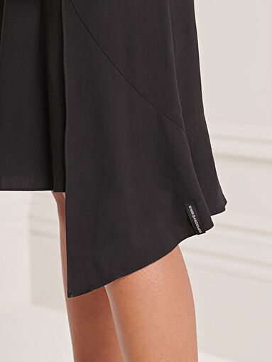 Black dress with frilled detail - 4