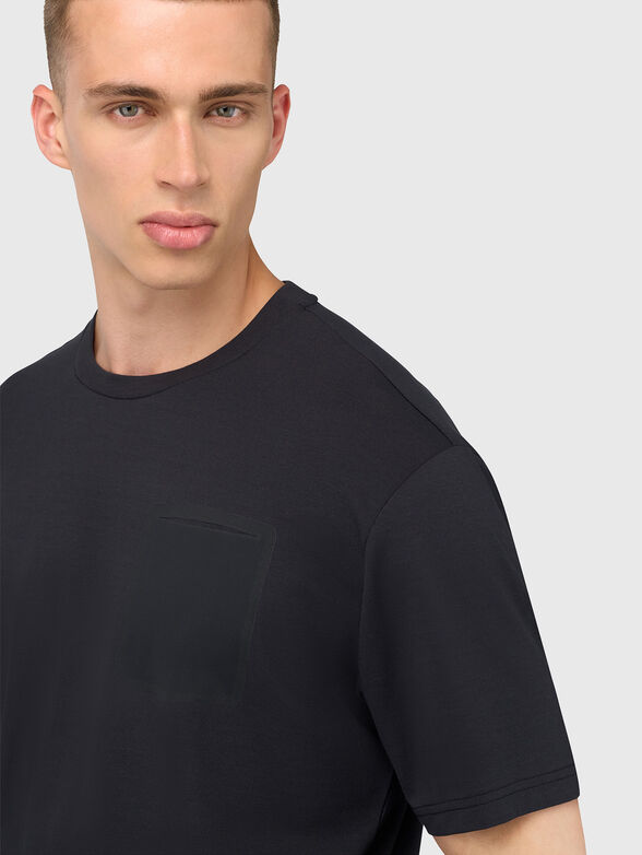 Pique T-Shirt with accent pocket - 4