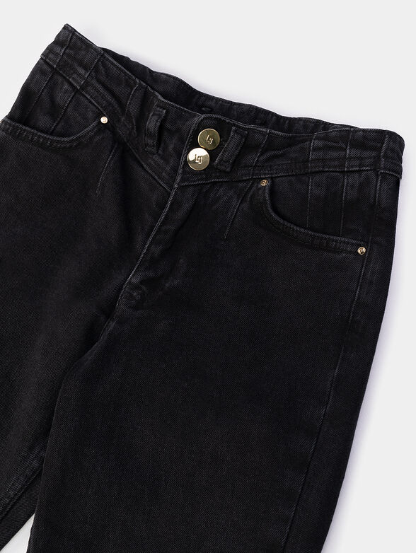 Black jeans with a colorful foulard - 3