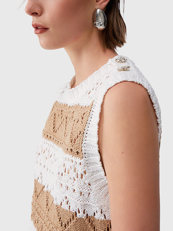 Sleeveless knitted sweater - 4