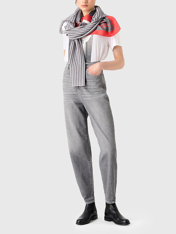 White T-shirt with accent print - 2