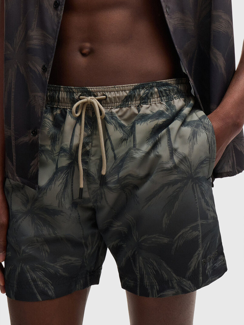 Beach shorts in blue color with print  - 3