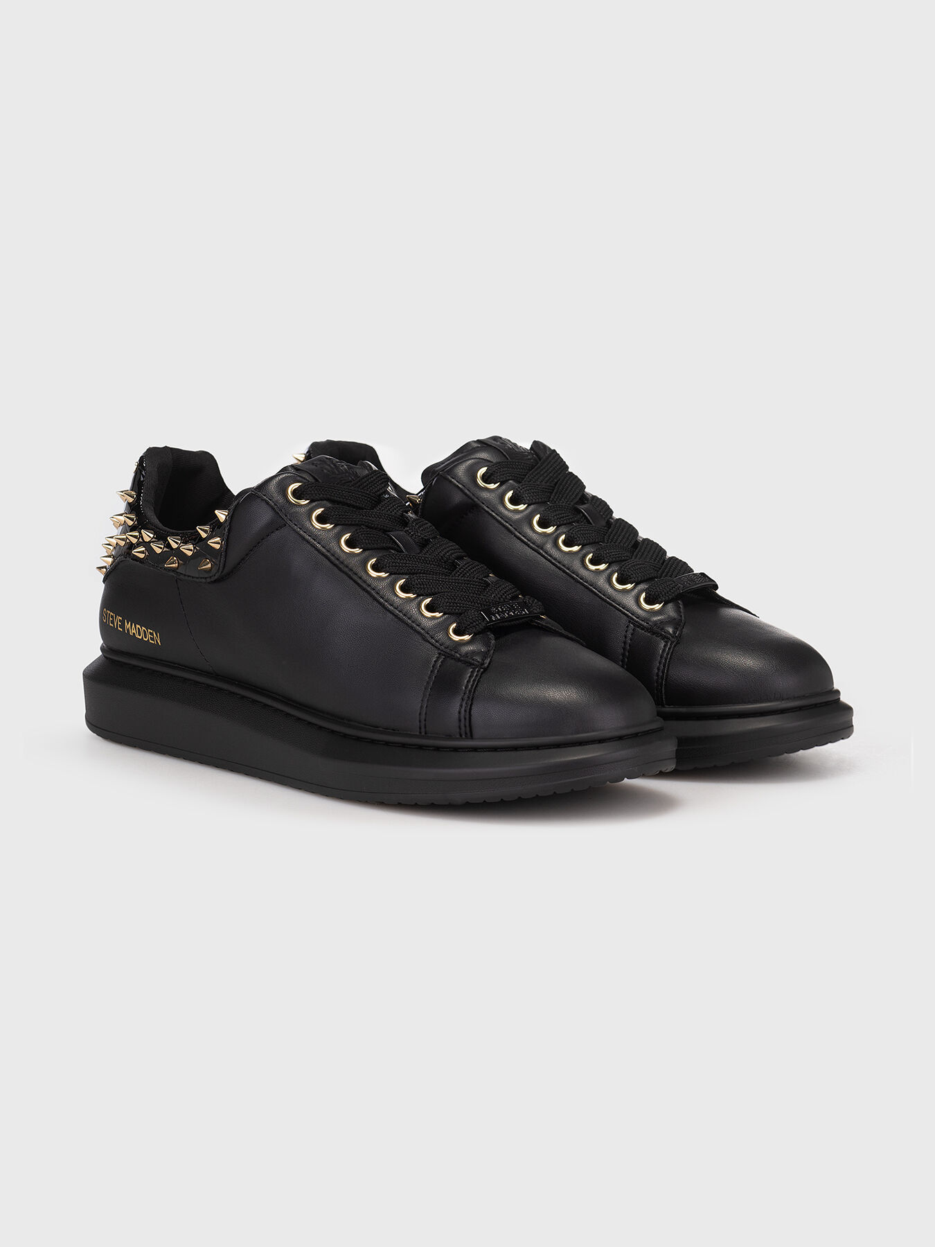 【Steve Madden】スタッズ☆FROSTING☆レースアップスニーカー Steve Madden】スタッズ☆FROSTING☆レースアップスニーカー