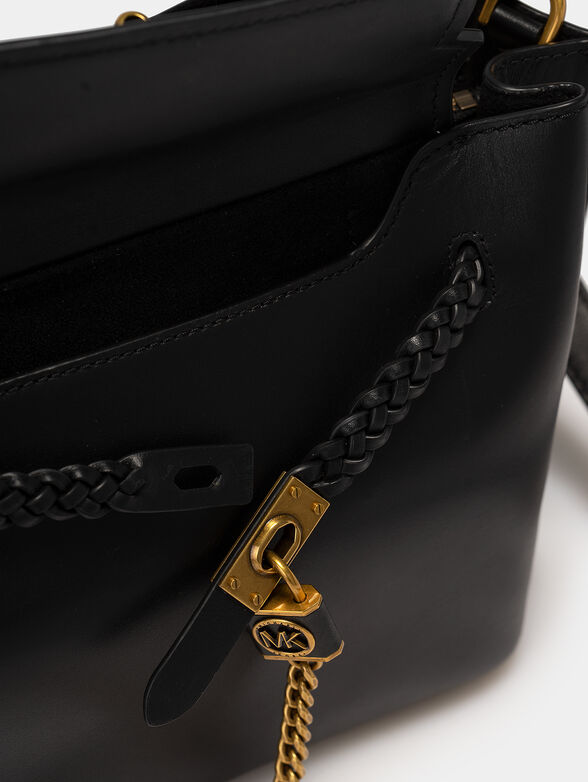 Leather bag with accent chain - 6