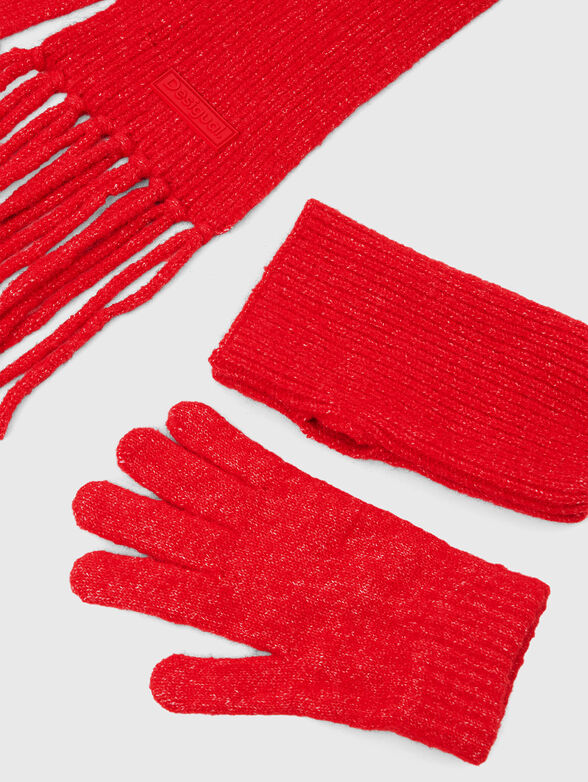 Scarf and gloves set in black - 3