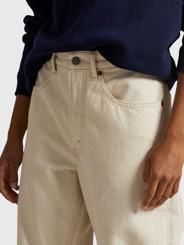 High-waisted jeans - 4