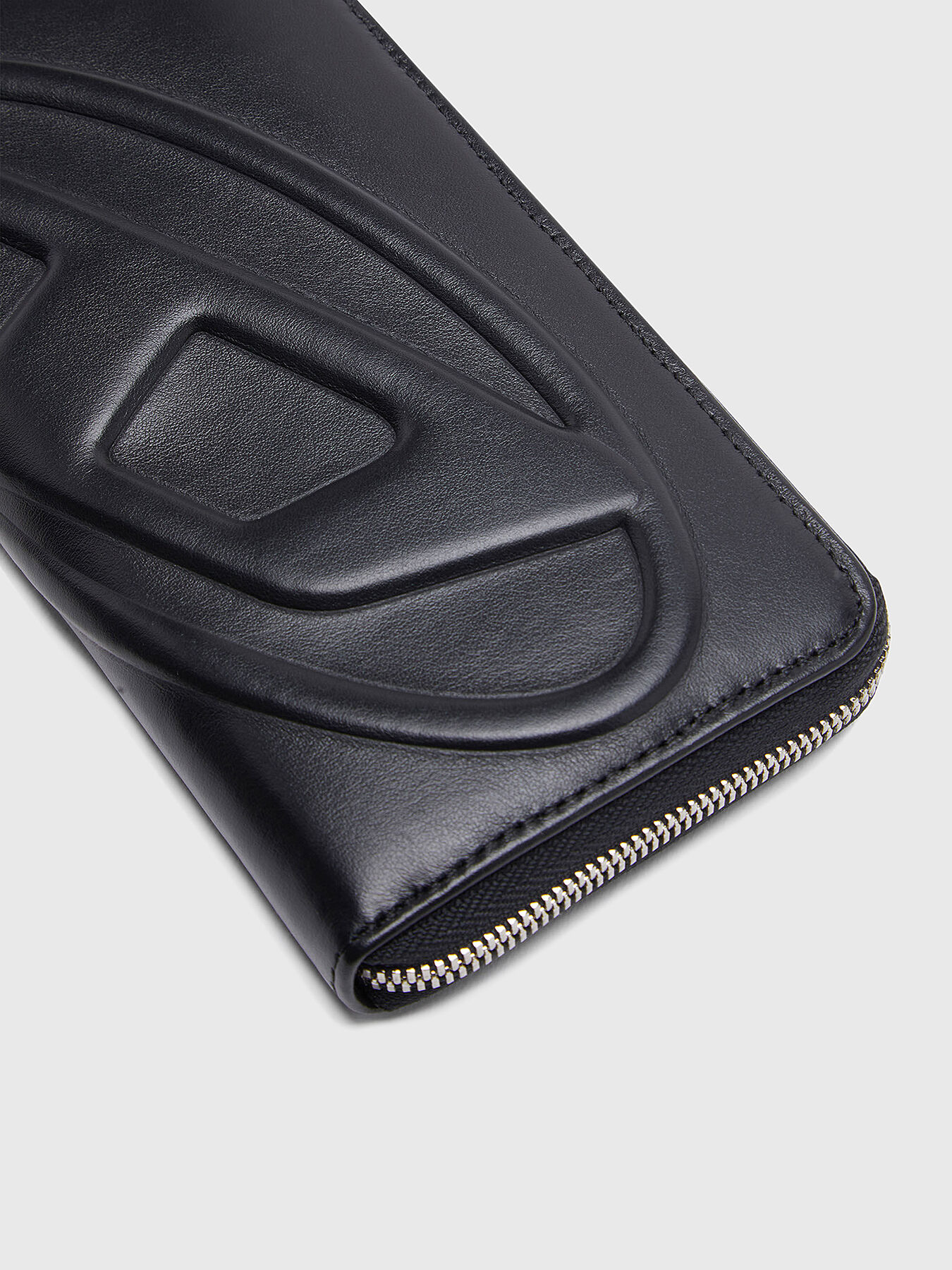 Wallet with embossed logo brand DIESEL — Globalbrandsstore.com/en