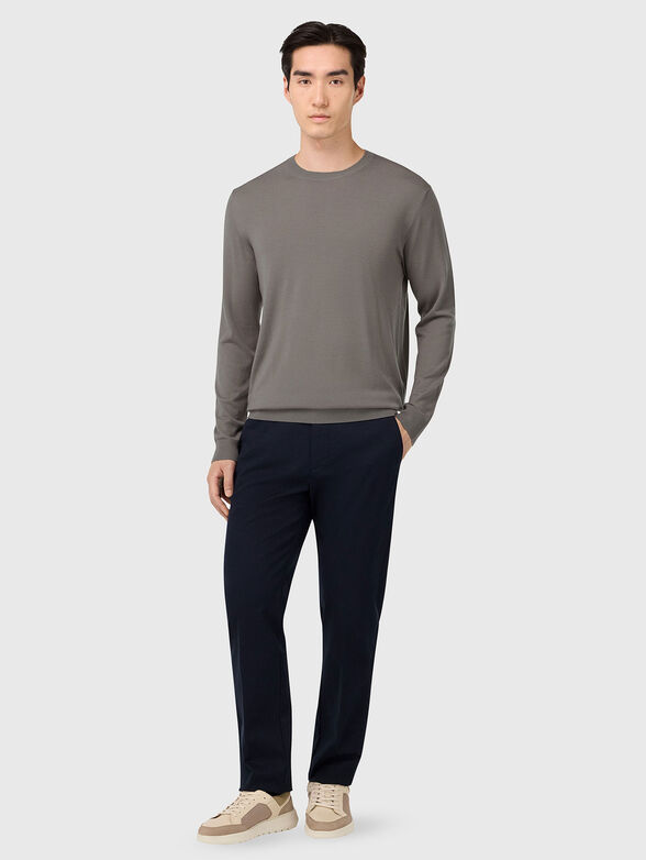 Wool sweater in grey - 2