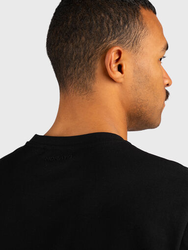 Oval neckline T-shirt - 4