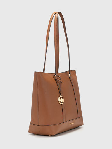 Large ANDIE bag with granulated texture - 3