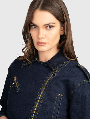 Denim jacket with accent belt  - 4