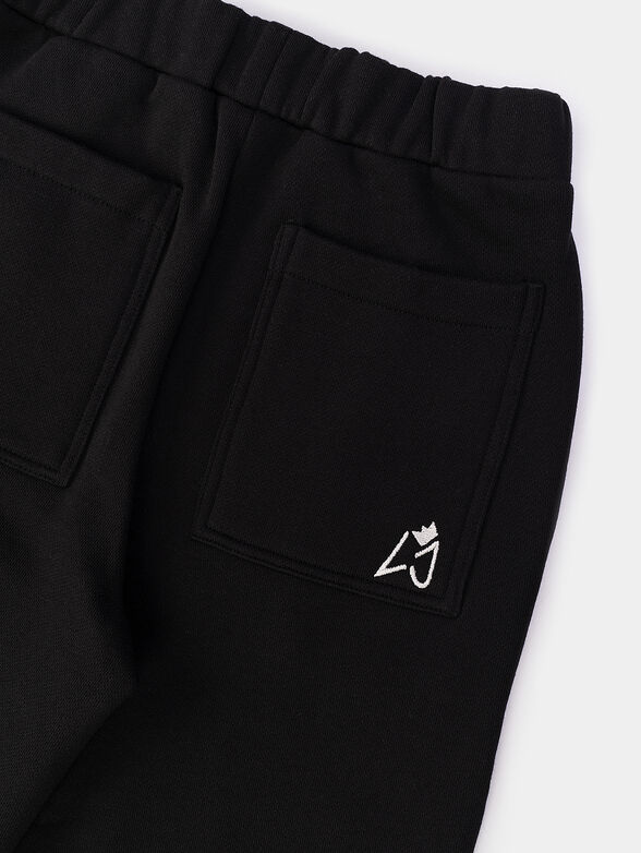 Black trousers with contrasting embroidery - 4