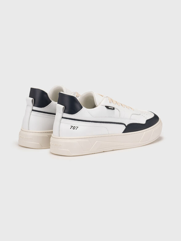 Sports shoes with contrasting elements - 2
