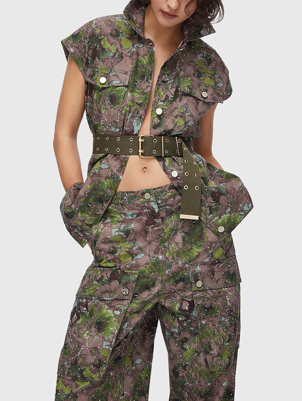 Pants with  floral print and crystal appliqu&eacute;s - 4