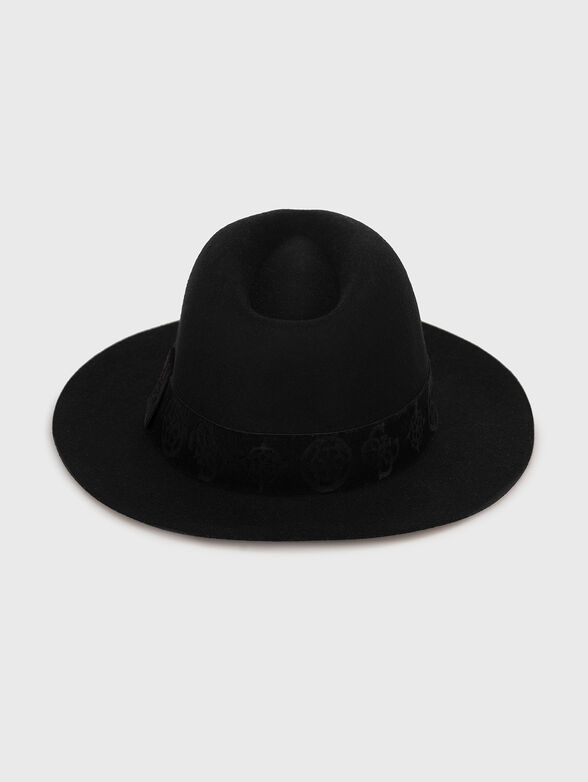 Hat in black color - 2