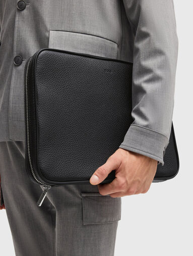 Grained leather case - 3
