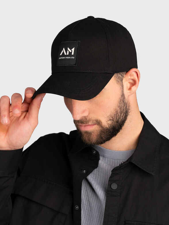 Black cap with logo patch  - 2