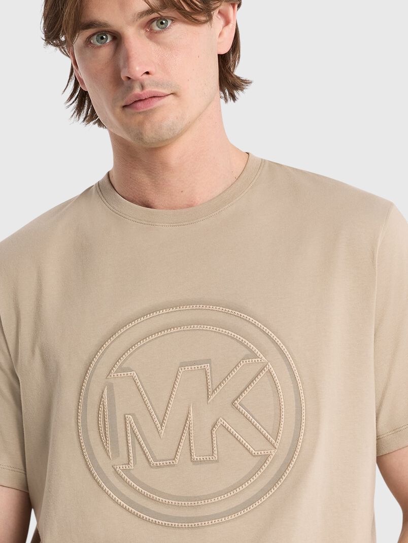 Beige T-shirt with embossed logo  - 3
