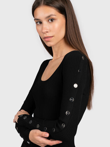 Sweater with buttones on the sleeves - 3