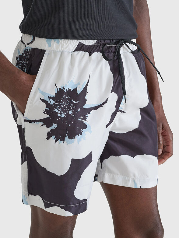 Beach shorts with print - 3