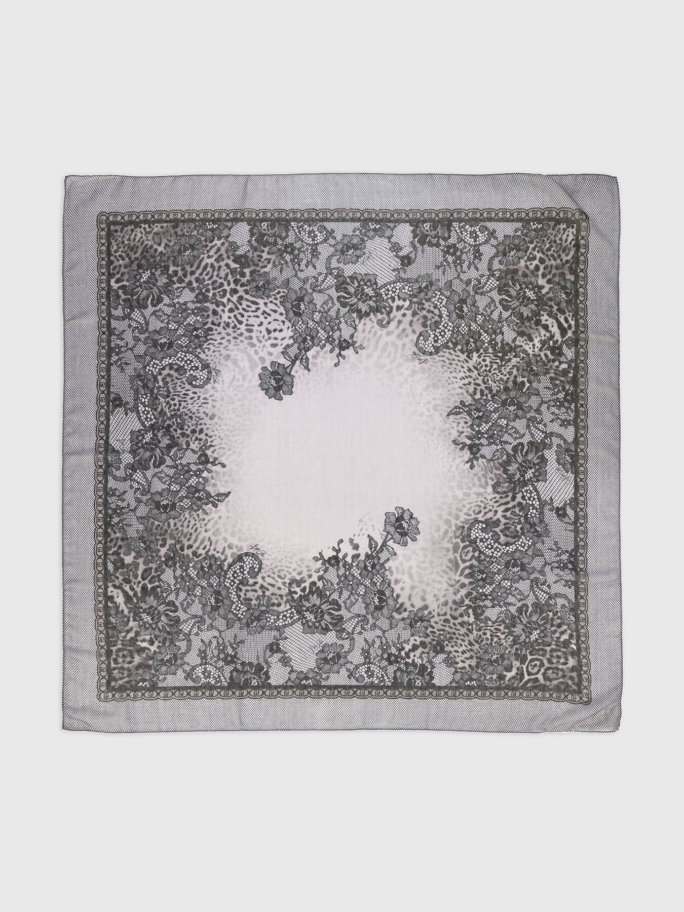 スカーフ LIU JO Woman Scarf Sky 2A5024T0300 00120 Square scarf with print brand LIU JO — Globalbrandsstore.com/en