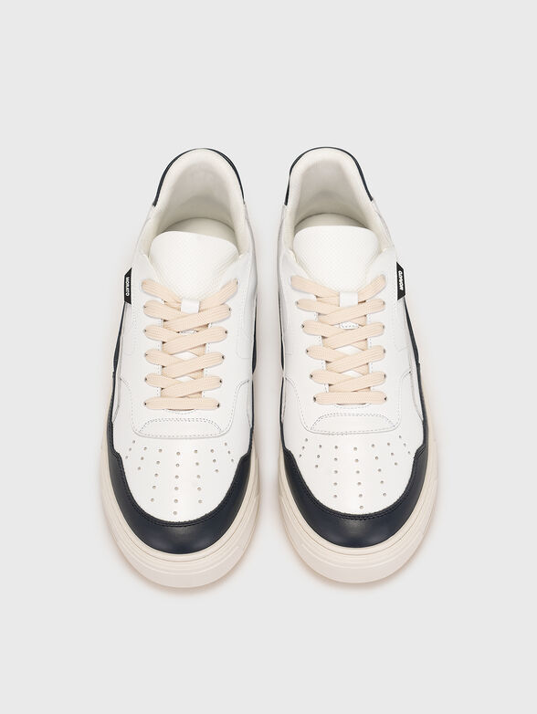 Sports shoes with contrasting elements - 6