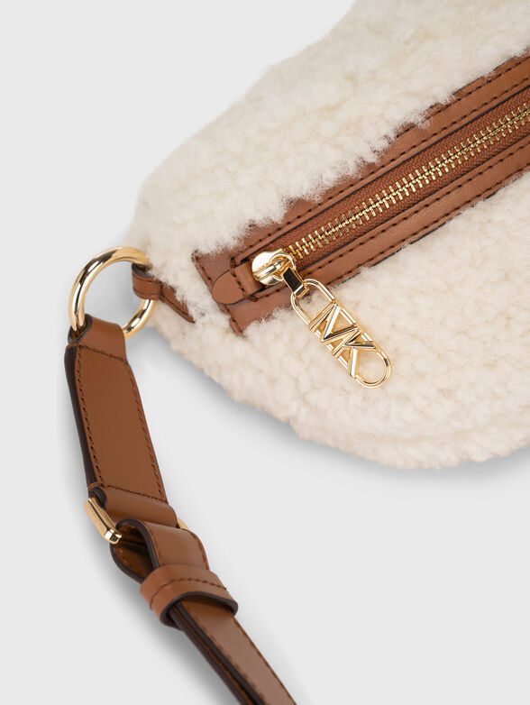 Crossbody bag made of wool  - 6