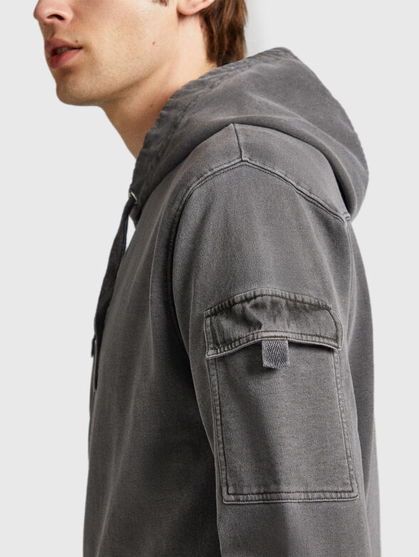 Sweatshirt with hood and accent pocket - 4