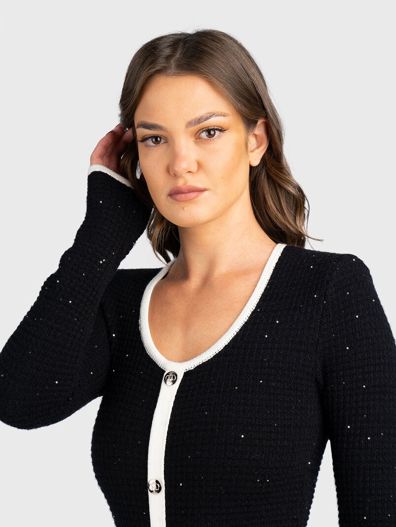 Dress with contrasting details  - 3