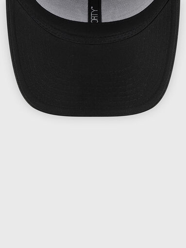 Black hat with visor and embroidered logo - 5