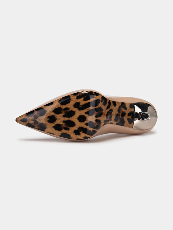 Beige high-heeled shoes with logo accent - 5