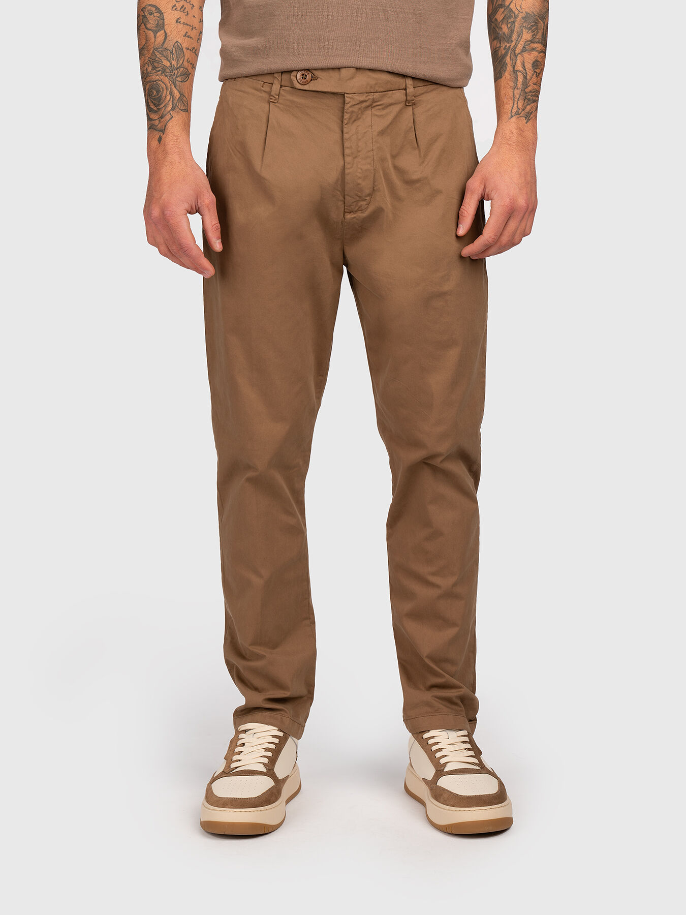 NOAH chino pants brand GUESS — Globalbrandsstore.com/en