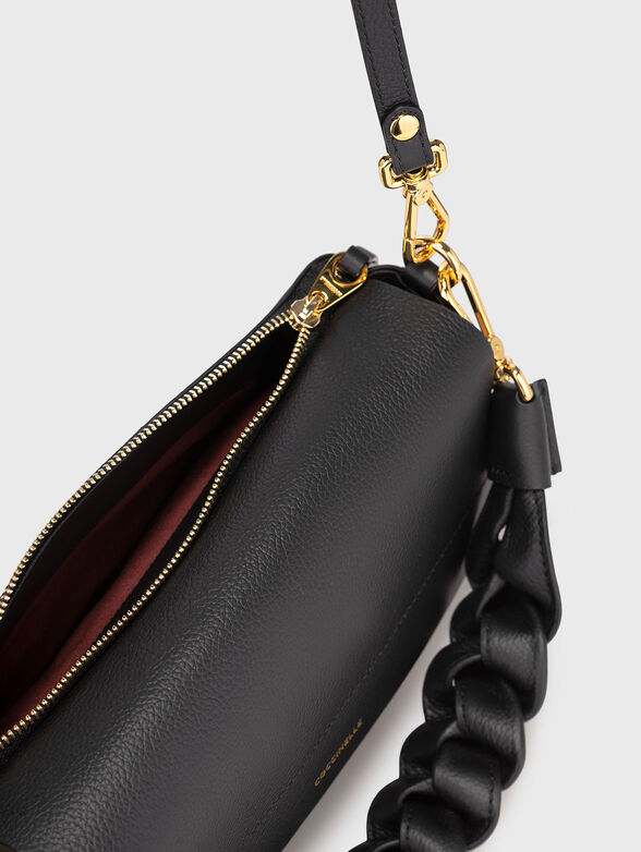 Leather bag with accent handle - 5