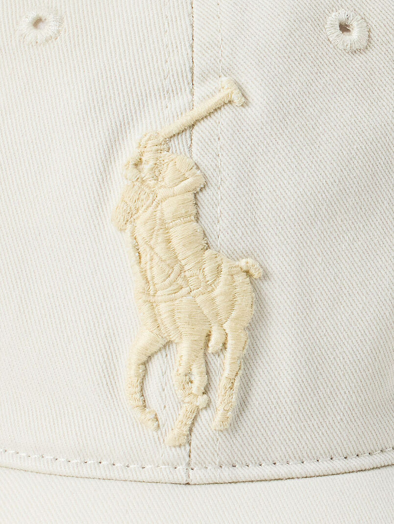 Cap with embroidered logo - 3