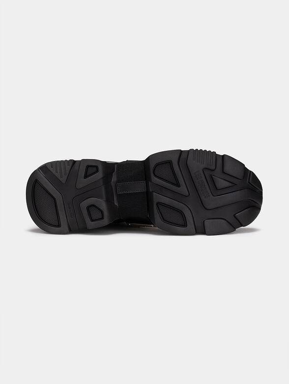 Black sports shoes with accent sole - 5
