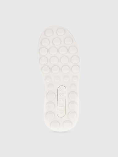 Sports shoes with monogram details - 4