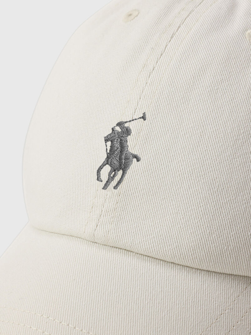 Cap with embroidered logo - 3