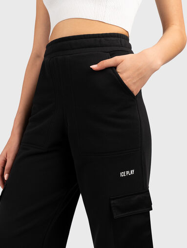 Pants with satin pockets - 3