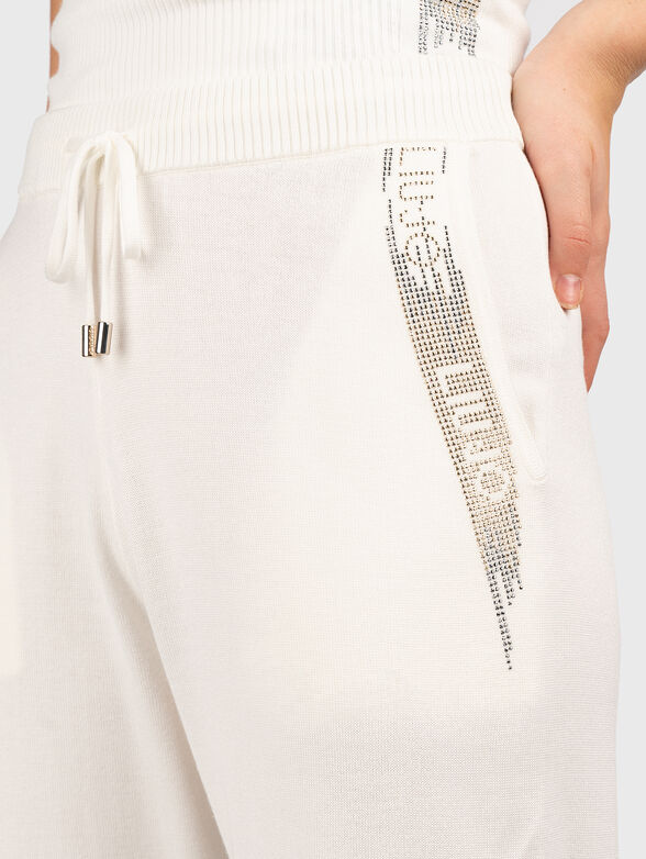 Knit jogging pants with logo accent - 3