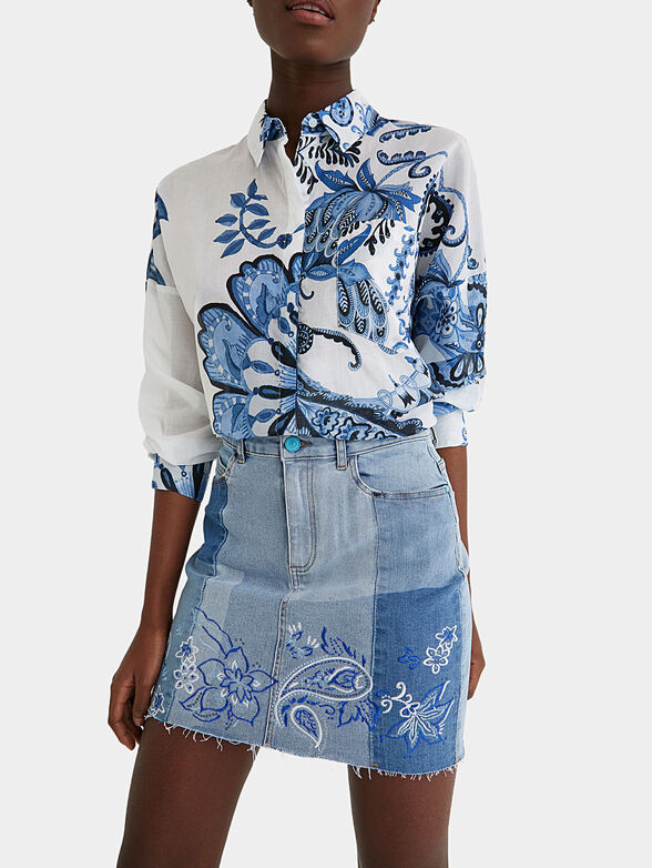 Short denim skirt with embroidery - 5