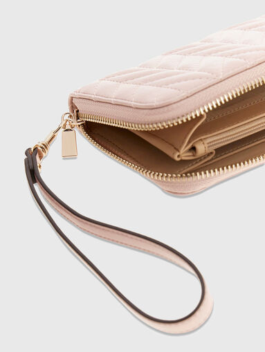 Pink wallet with a quilted effect - 4