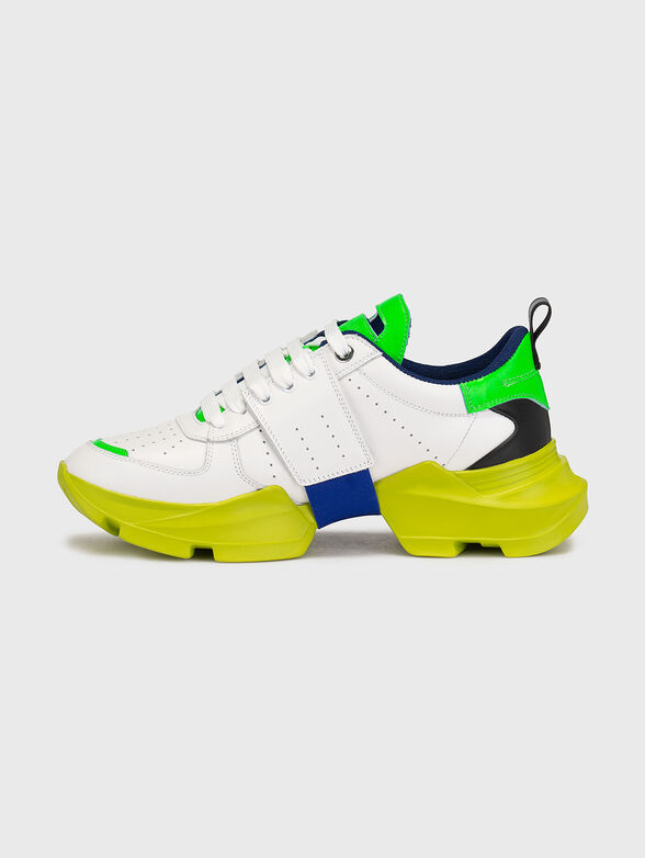 Sports shoes with multicoloured elements - 4