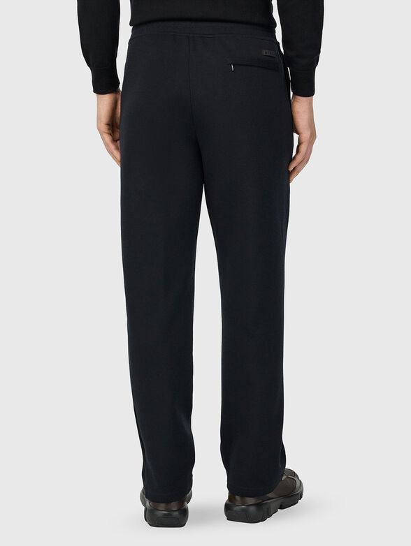 Sports pants with front seam  - 2