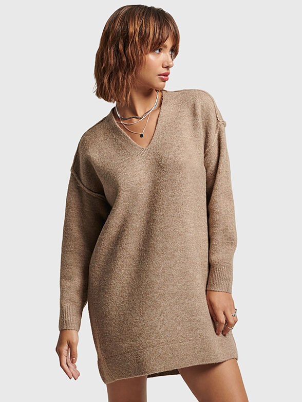 Beige knit dress with V-neckline brand SUPERDRY  Globalbrandsstore.com/en