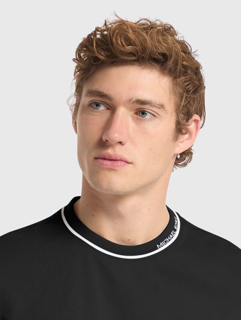 Cotton T-shirt with a round neckline  - 3