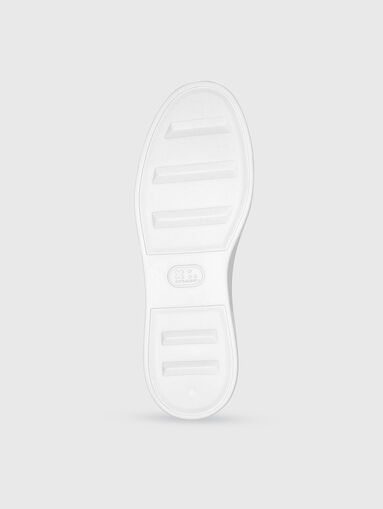 White sports shoes with dark blue details - 4