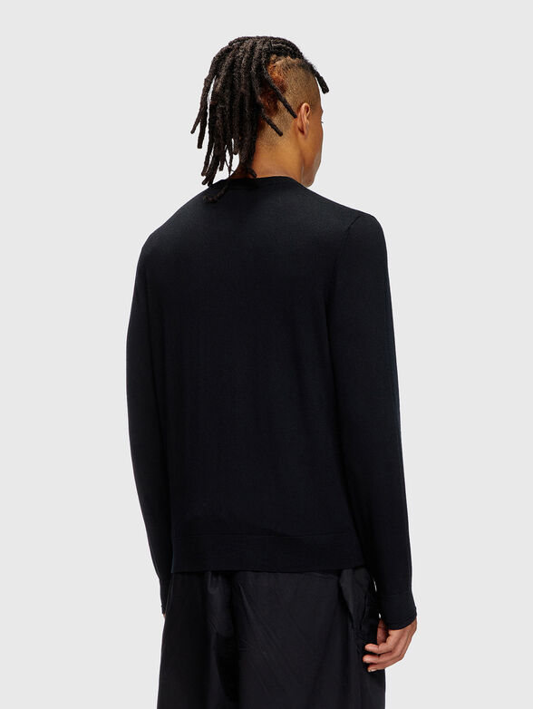 Wool sweater with oval neck and logo detail - 3
