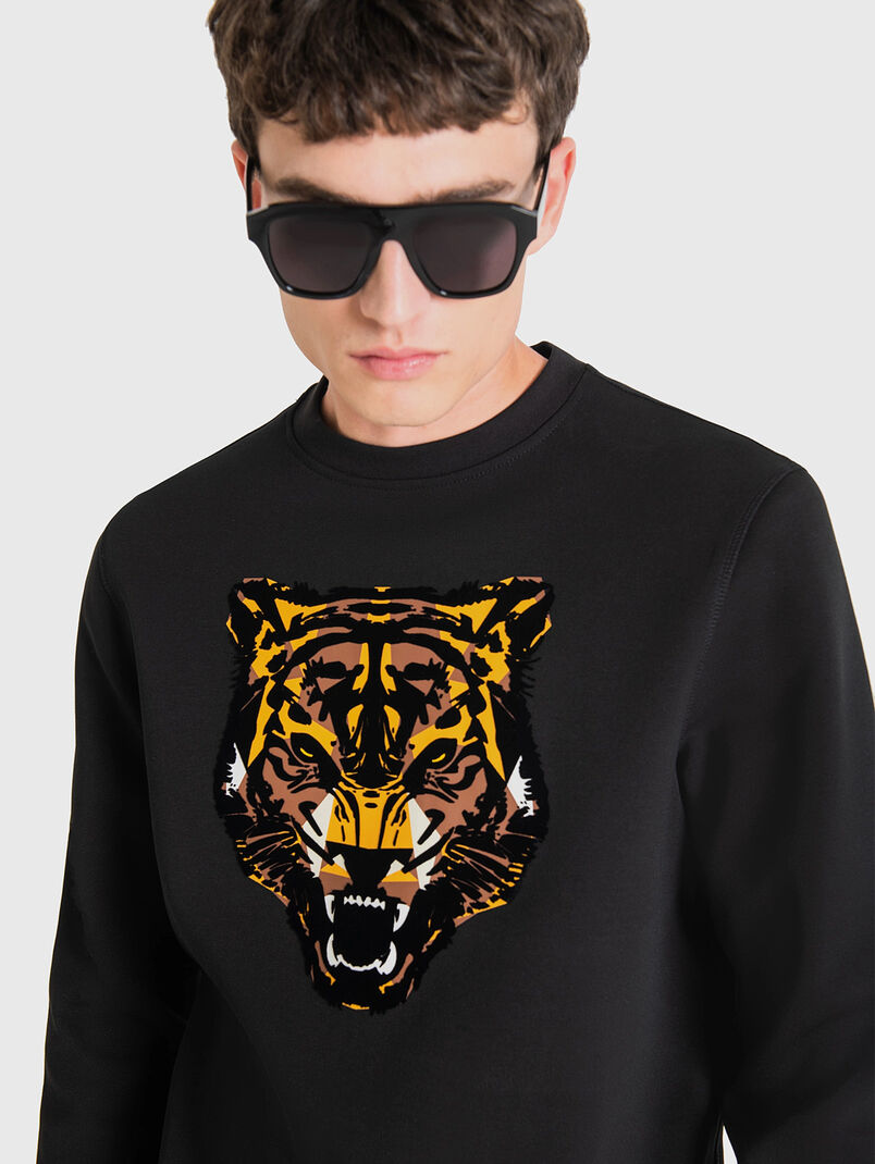 Black sweatshirt with contrast print - 3