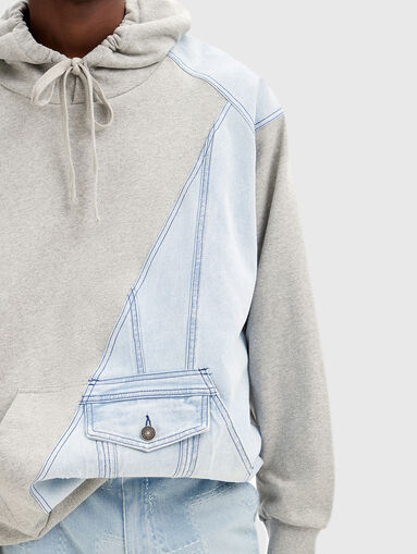 Sweatshirt with denim accents - 4